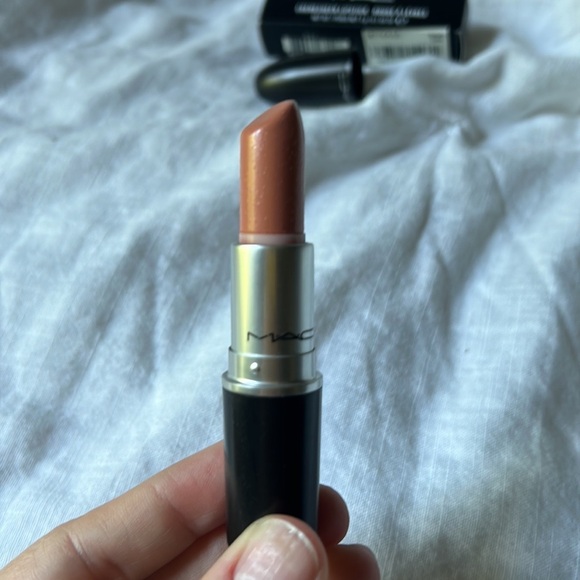 MAC Shy Girl Cremesheen Lipstick - Picture 6 of 10